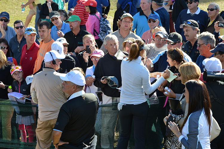 Michelle Wie signs autographs for her fans.