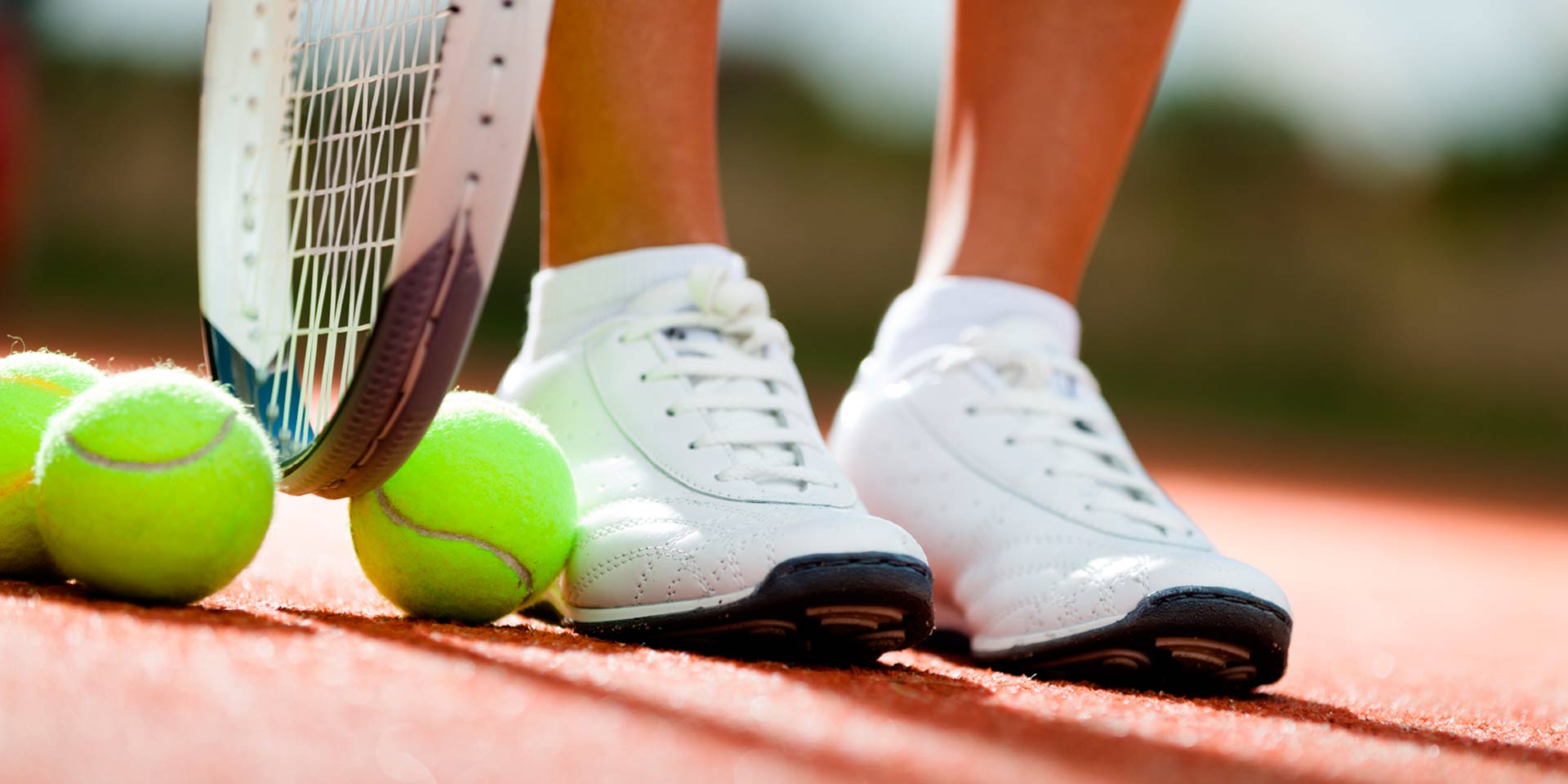white tennis shoes