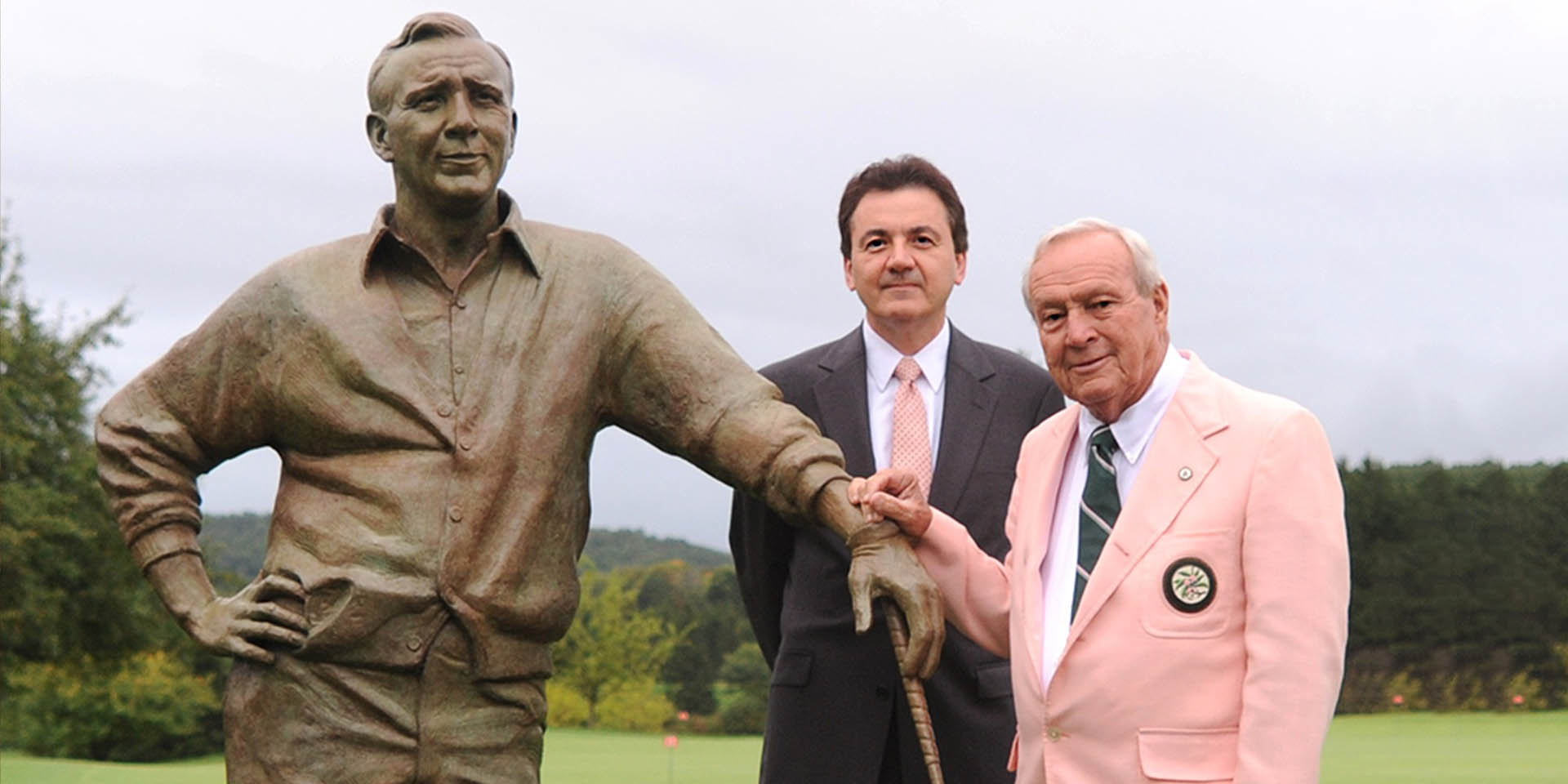 Arnold Palmer and his statue.